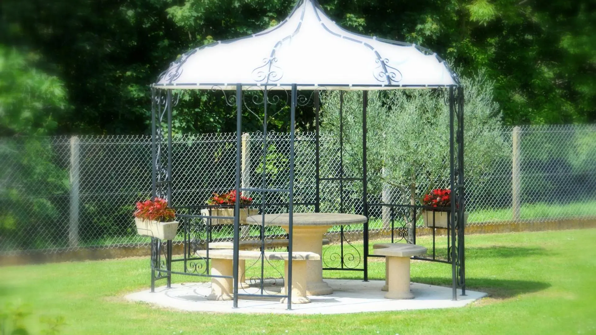 Bed and Breakfast L'Isatis Mézens Frankreich